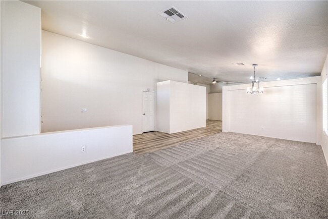 Building Photo - 1851 Vista Pointe Ave