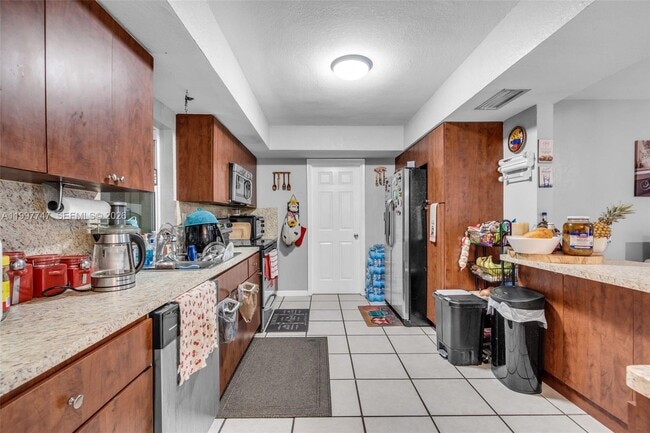 Building Photo - 17930 NE 6th Ave