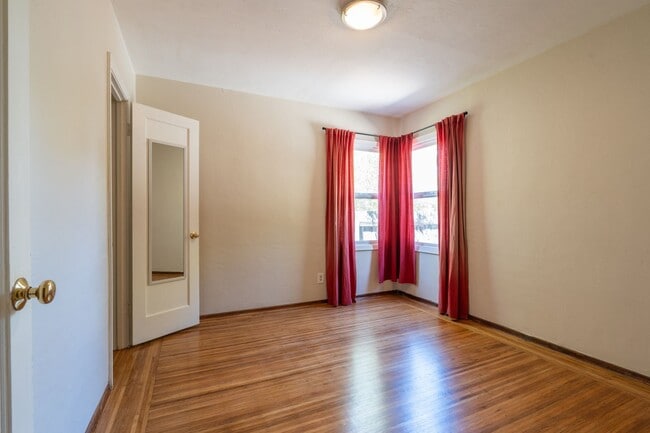 Building Photo - Single Family Home