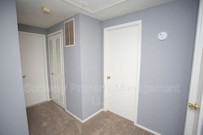 Building Photo - 16 Radnor Ct