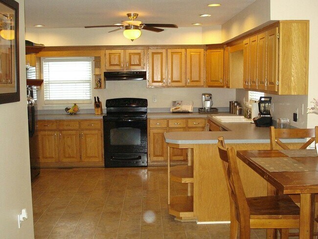 Building Photo - 137 Hurdle Dr
