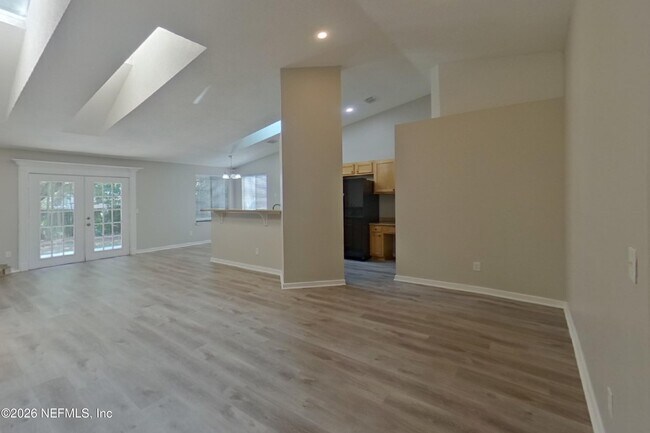 Building Photo - 12124 Roundham Ln N