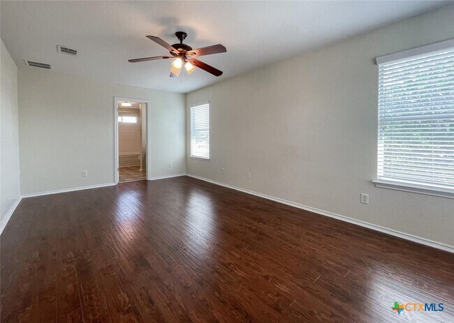 Building Photo - 2237 Stoneleigh Dr