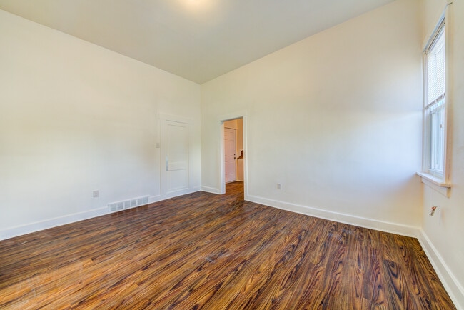 Building Photo - Awesome building with 2 great apartments in the South Side Slopes/Allentown