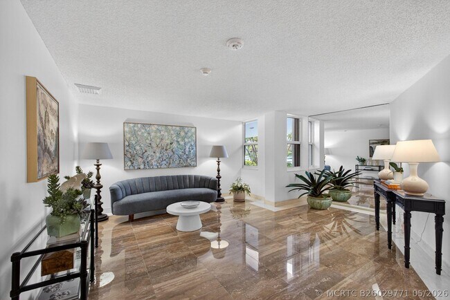 Building Photo - 2600 N Flagler Dr