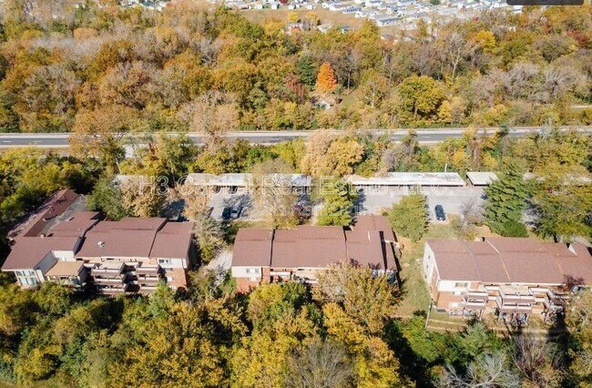 Building Photo - 403 Woodhenge Dr