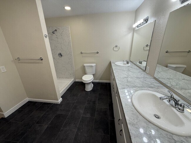 Building Photo - 5851 El Zuparko Dr