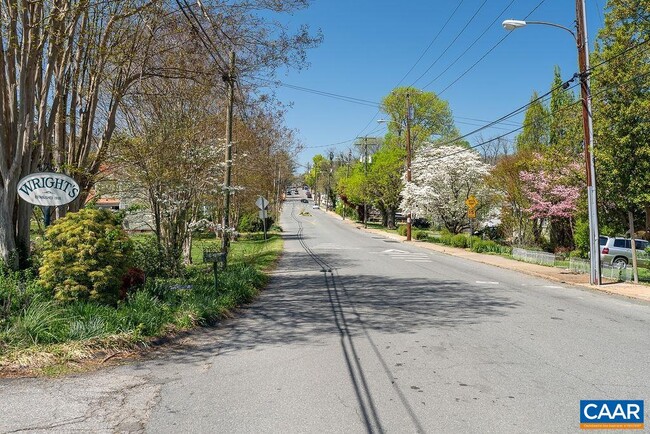 Building Photo - 1403 Burgess Ln