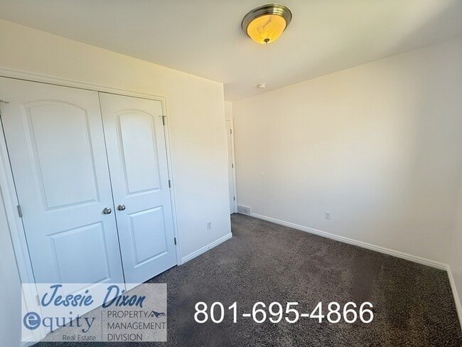Building Photo - 116 W Newbury Ln