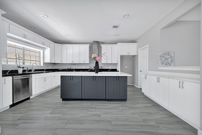Building Photo - 3555 Ashfield Dr
