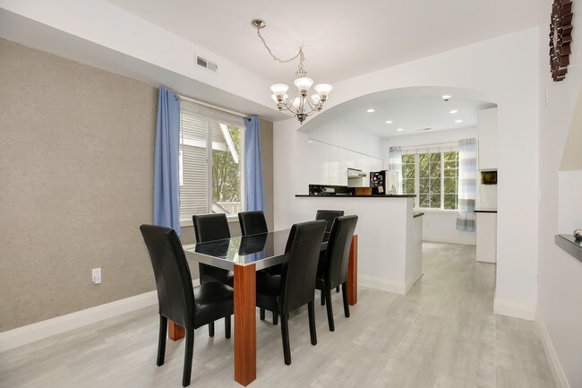 Dining - 18270 NE 97th Way