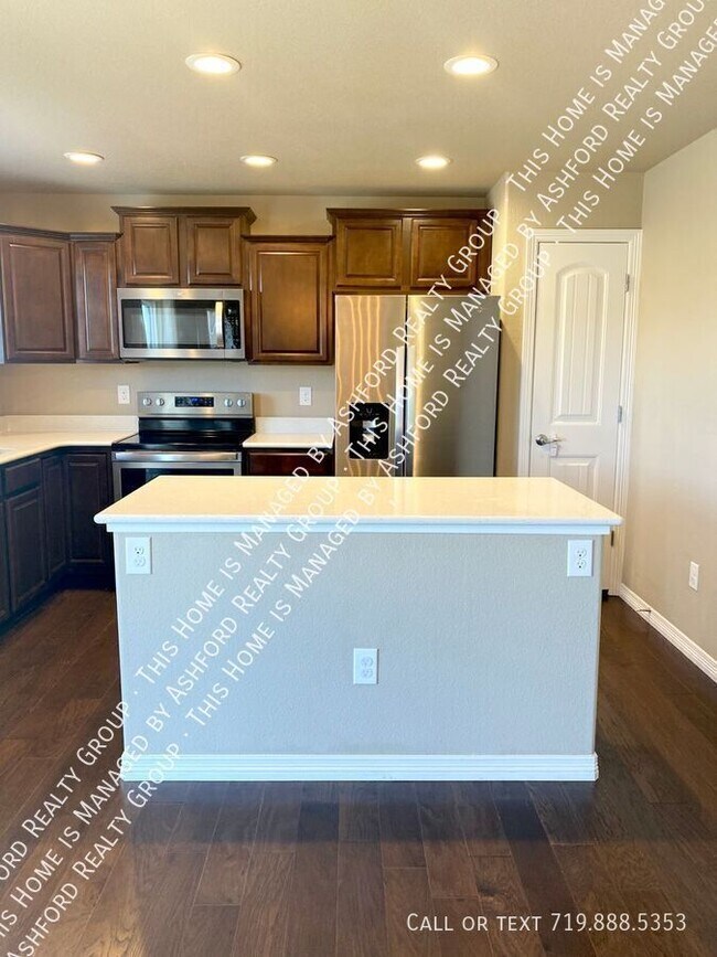 Building Photo - 6142 Meadowbank Ln