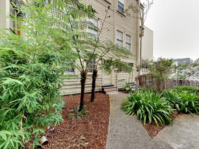 Building Photo - 1730 Pacific Ave