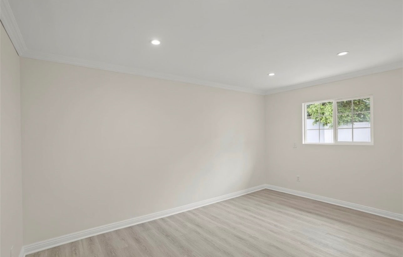 Building Photo - 204 W Linfield St