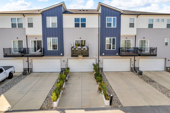 Building Photo - 315 Steeples Blvd