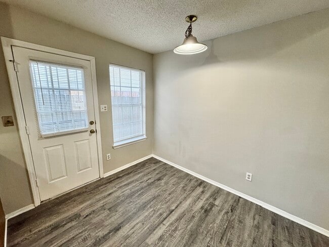 Building Photo - 6481 Summer Creek E