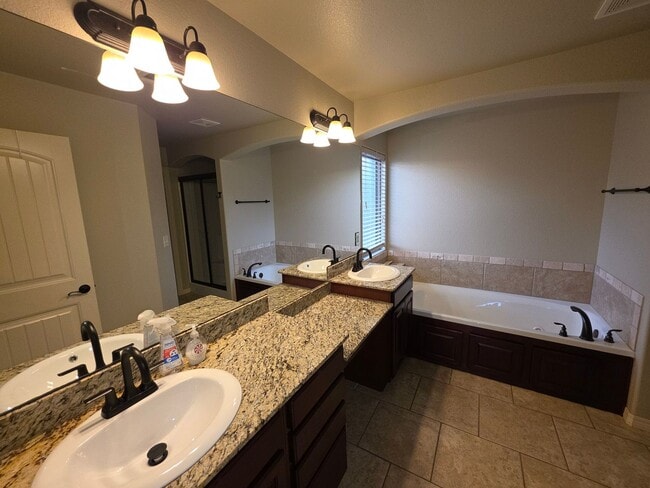 Building Photo - Lovely 3 bedroom home in northwest Fayetteville