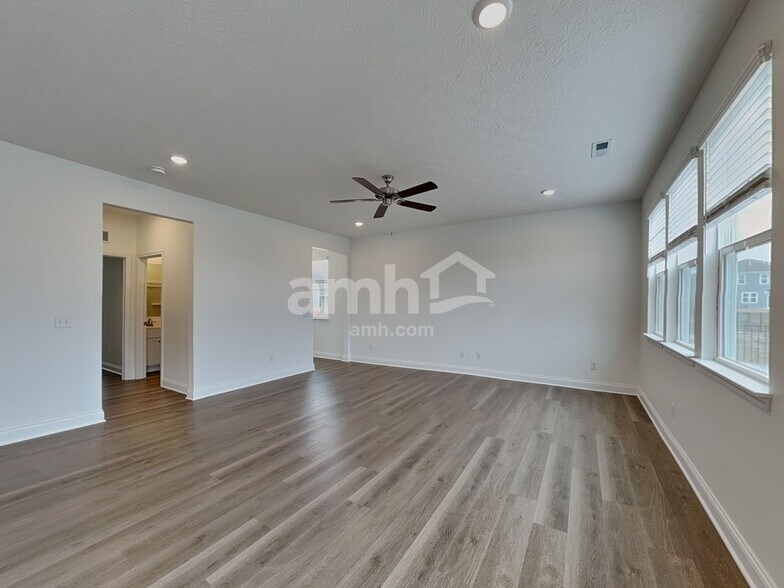 Building Photo - 9025 Henley Ave