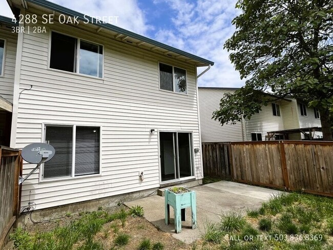 Building Photo - 4288 SE Oak St