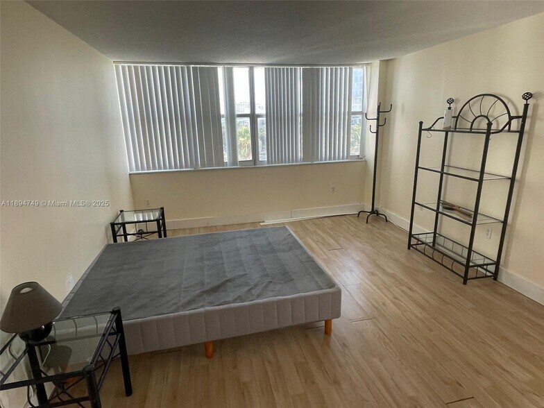 Building Photo - 5838 Collins Ave