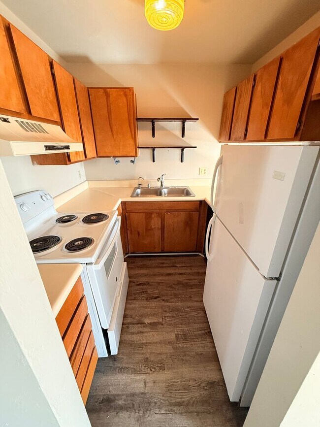 Building Photo - 1319 Airport Dr