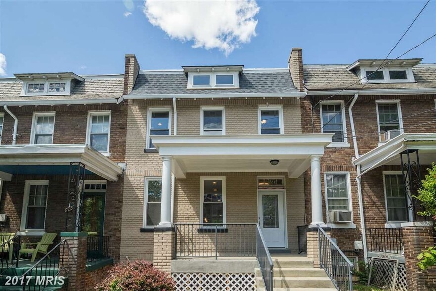Front of the house - 921 Farragut St NW