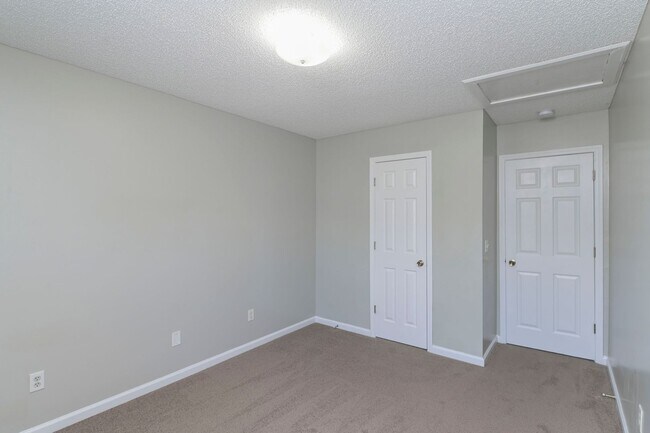 Building Photo - Freshly Updated 3 bedroom Home with New Ro...