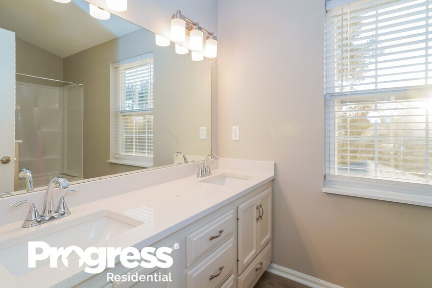 Building Photo - 8633 Buffalo Ridge Dr