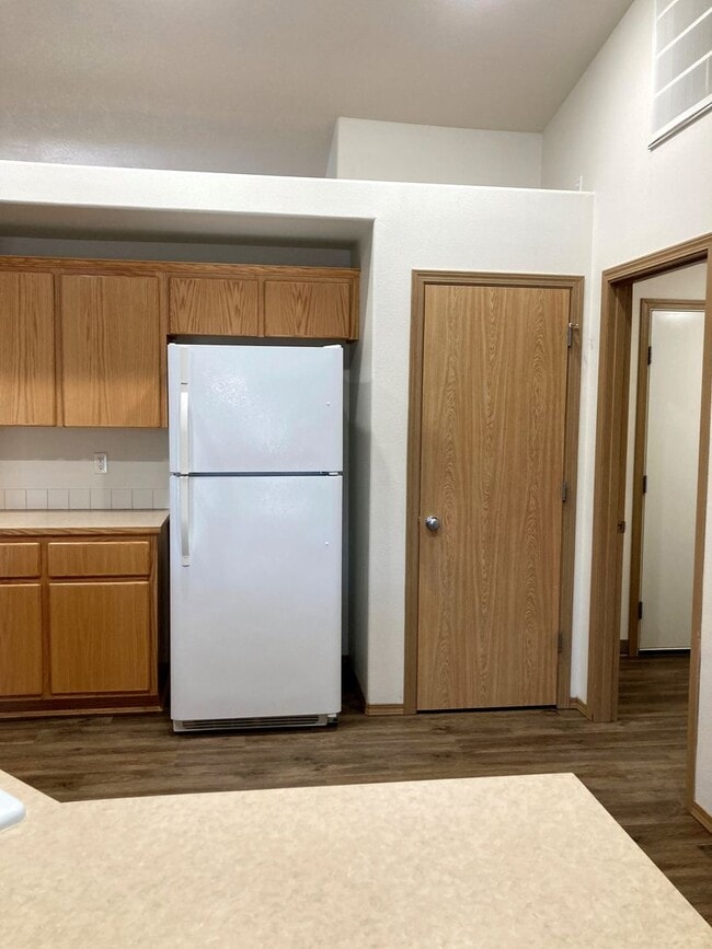 Building Photo - Ranch-Style Home With Gas Fireplace and Washer/Dryer Included! 1 Small Dog Welcome!