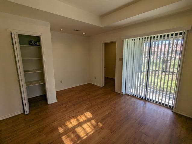 Building Photo - 212 Lanham Ct