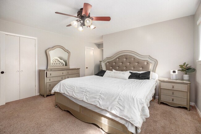 Building Photo - 1027 Sycamore St