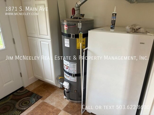 Building Photo - 1871 S Main Ave