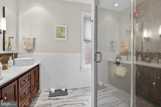 Building Photo - 2322 Poplar St