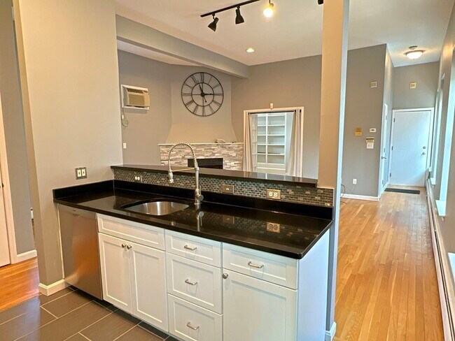 Building Photo - 11 Appleton St