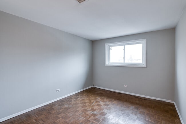 Building Photo - 18W269 Kirkland Ln