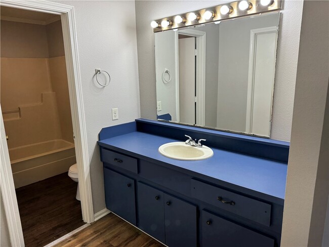 Building Photo - 1114 Mockingbird Ln