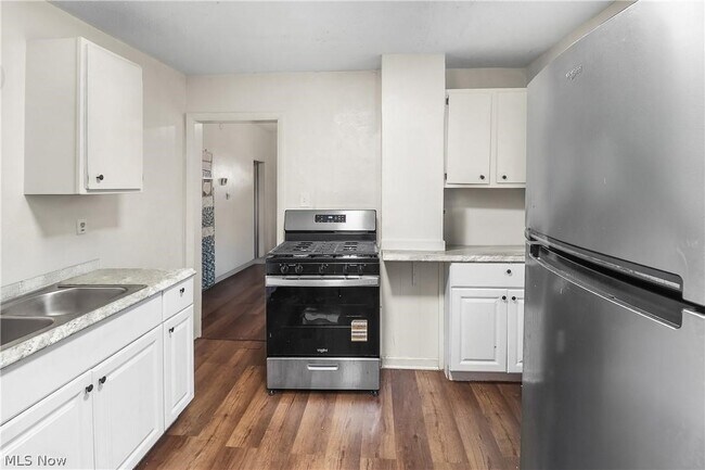 Building Photo - 505 Brown St