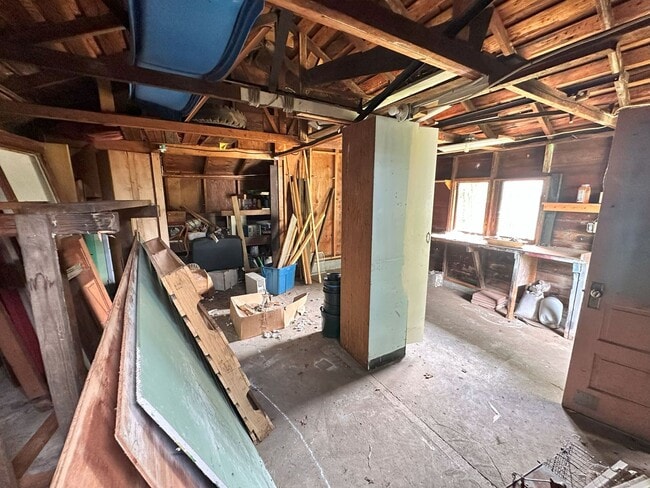Building Photo - 2 bdrm/1 bath Lettered Streets cottage for...