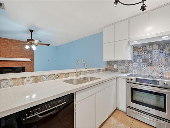 Building Photo - 2 bedroom 2bathroom Duplex Arlington 76017