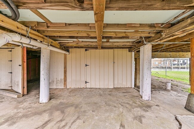 Building Photo - 5 Highland Dr