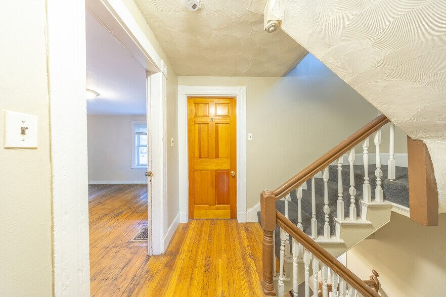 Building Photo - 31 Seattle St