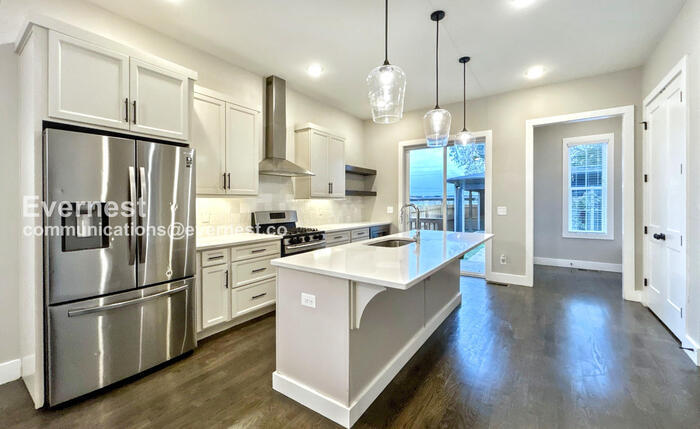 Building Photo - 1705 Cass St