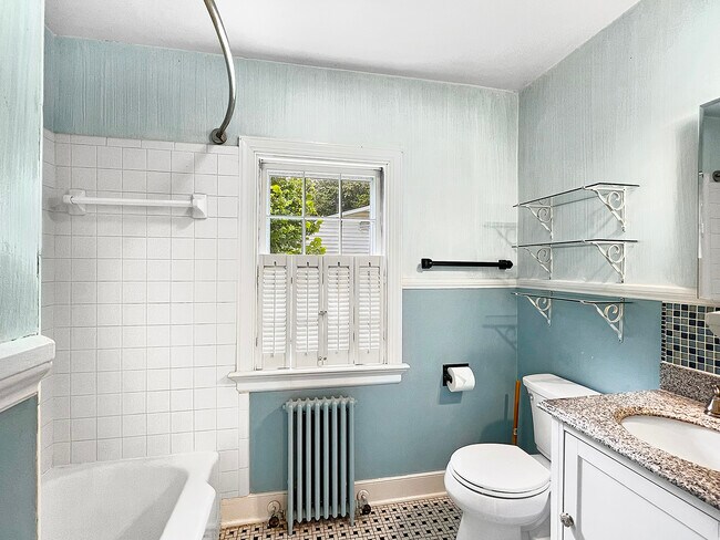 Upstairs Bath - 307 Indian Springs Rd