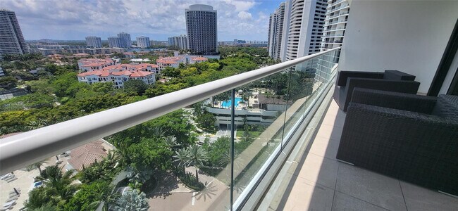 Building Photo - 2600 Island Blvd