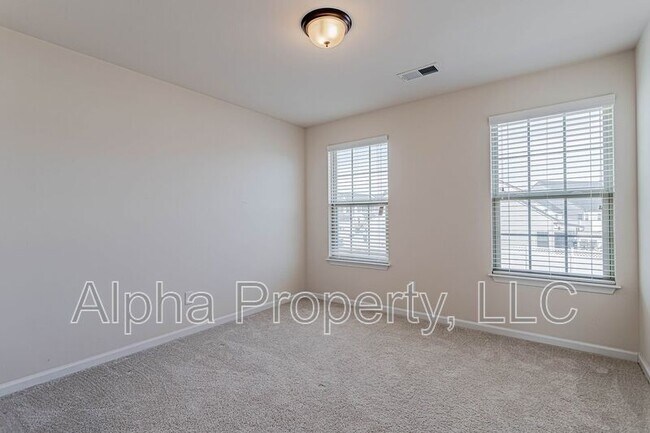 Building Photo - 12 Irvington Dr