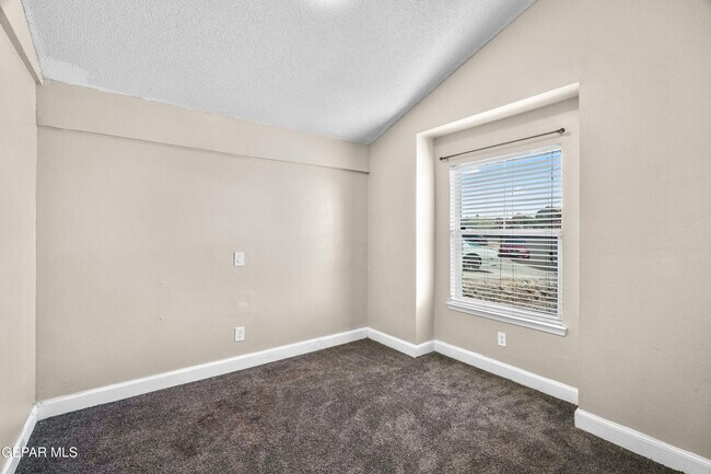 Building Photo - 450 Sunrise Hills Dr