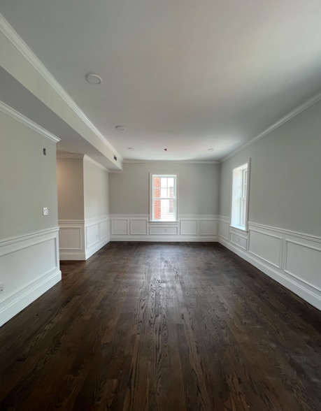 Building Photo - 128 Longwood Ave