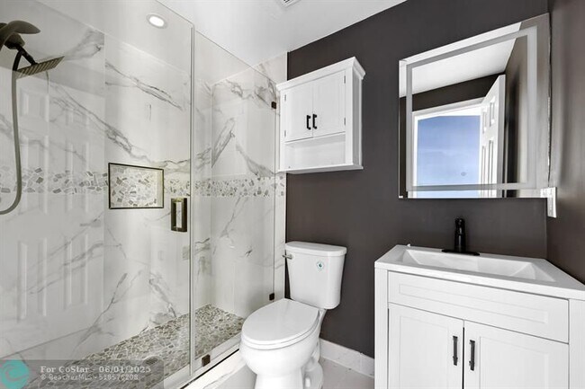 Building Photo - 3082 S Oakland Forest Dr