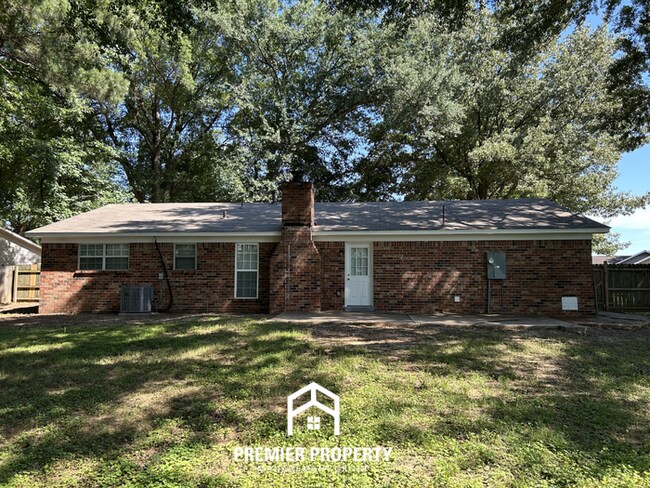 Building Photo - Charming 3BR/2BA Horn Lake Home | Hardwood Floors, Brick Fireplace & Fenced Yard