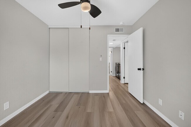 Building Photo - Beautiful 2BR/2BA Townhome with Valley Views, Covered Parking & In-Unit Laundry